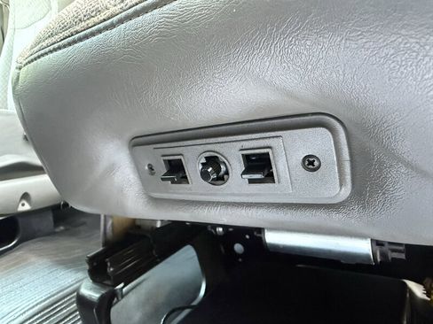 Used 2022 Chevrolet Express 3500 Extended w/ Driver Convenience Package RWD image 26