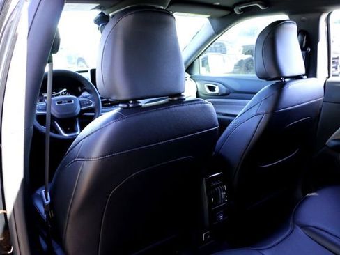 New 2026 Jeep Compass Latitude image 17