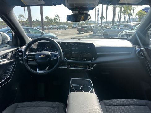 Used 2025 Chevrolet Equinox LT image 32