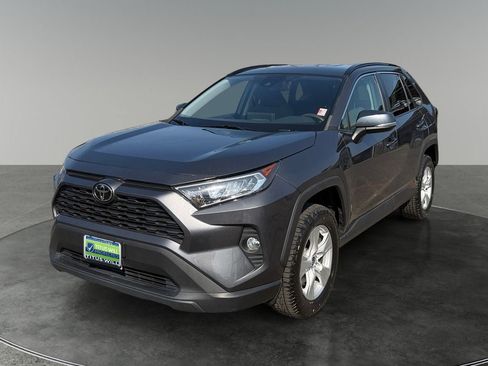 Used 2021 Toyota RAV4 XLE AWD/4WD image 3