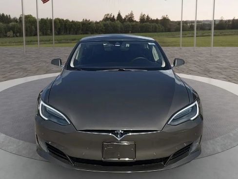 Used 2016 Tesla Model S 60 RWD image 2