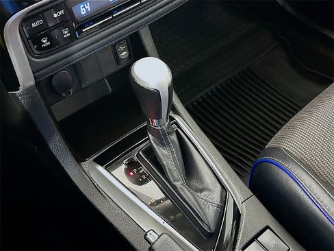 Used 2017 Toyota Corolla SE image 19