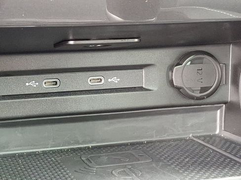 Used 2024 Volkswagen Tiguan SE R-Line image 24