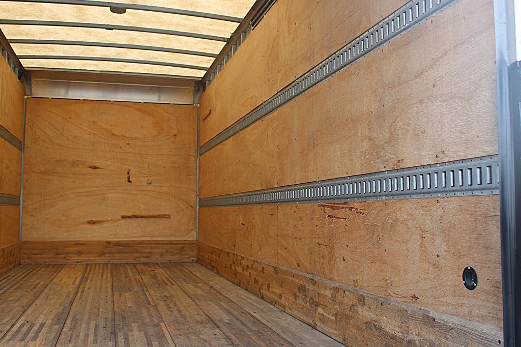 Used 2019 Isuzu NPR RWD image 13
