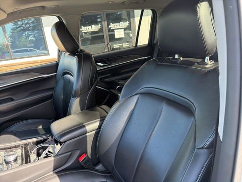 Used 2023 Jeep Grand Cherokee L Limited w/ Black Appearance Package image 3