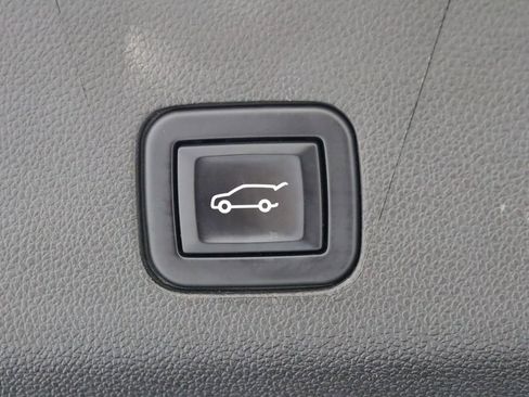 Used 2022 Chevrolet Tahoe LT w/ LT Signature Package RWD image 42