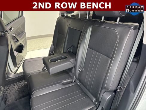 Used 2022 Volkswagen Tiguan SE image 2