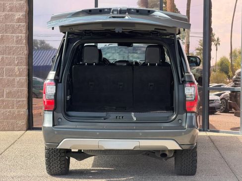 Used 2018 Ford Expedition Limited w/ Equipment Group 301A AWD/4WD image 32