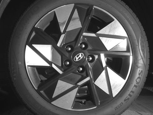 Used 2025 Hyundai Kona SEL image 12