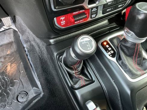 Used 2020 Jeep Gladiator Rubicon w/ LED Lighting Group AWD/4WD image 34