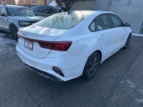 Used 2022 Kia Forte LXS image 4