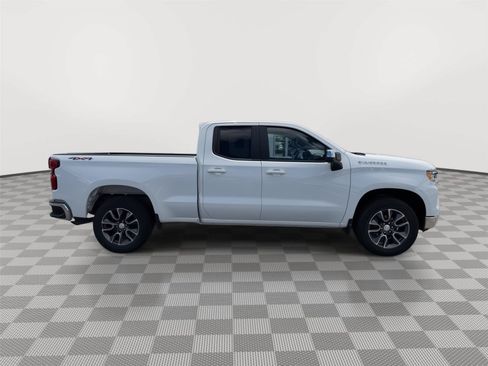 Used 2024 Chevrolet Silverado 1500 LT AWD/4WD image 4