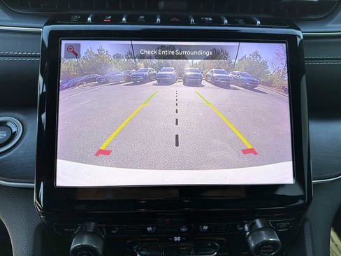 Used 2021 Jeep Grand Cherokee L Overland w/ Luxury Tech Group IV image 4