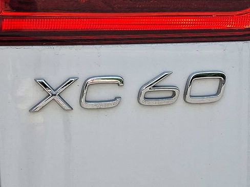 Used 2024 Volvo XC60 B5 Plus w/ Protection Package Premier AWD/4WD image 29