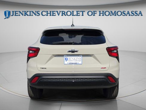 New 2026 Chevrolet Trax RS w/ Sunroof Package FWD image 5
