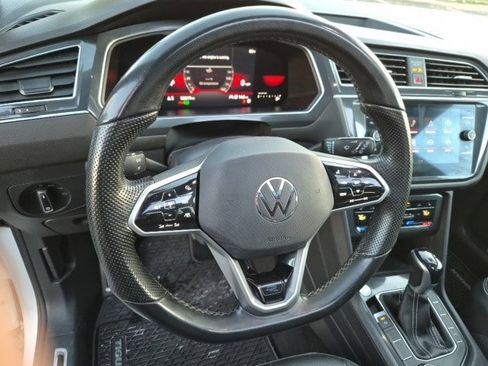 Used 2023 Volkswagen Tiguan SE R-Line image 18