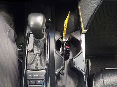 Used 2025 Toyota Camry SE w/ Convenience Package FWD image 25