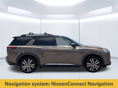 Used 2023 Nissan Pathfinder Platinum w/ Lighting Package (N93) FWD image 9