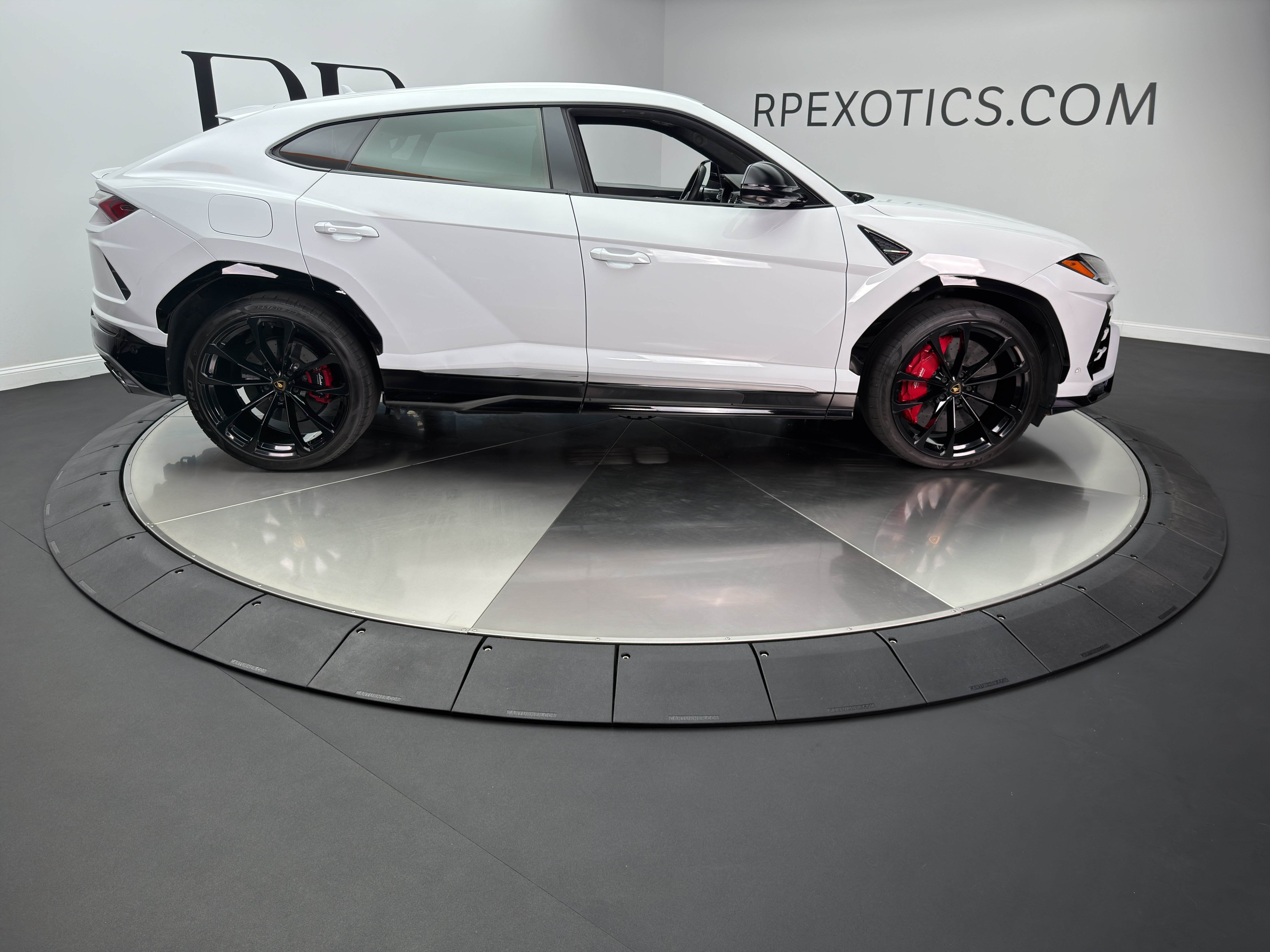 Used 2019 Lamborghini Urus AWD/4WD image 7