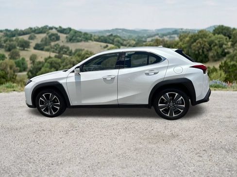Used 2021 Lexus UX 200 w/ Accessory Package (Z2) FWD image 5