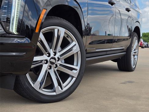 New 2026 Cadillac Escalade ESV Platinum Sport w/ LPO, Floor Liner Package AWD/4WD image 8
