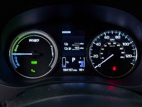 Used 2018 Mitsubishi Outlander SEL image 31