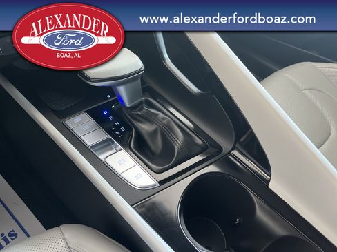 Used 2025 Hyundai Elantra Limited image 22