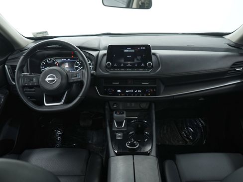 Used 2024 Nissan Rogue SV w/ SV Premium Package image 16