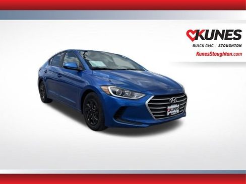 Used 2017 Hyundai Elantra SE FWD image 2
