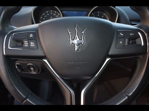 Used 2018 Maserati Levante AWD/4WD image 13