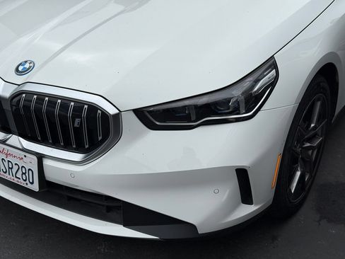 Used 2024 BMW i5 eDrive40i w/ Premium Package RWD image 3