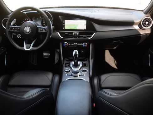 Used 2022 Alfa Romeo Giulia Veloce image 8