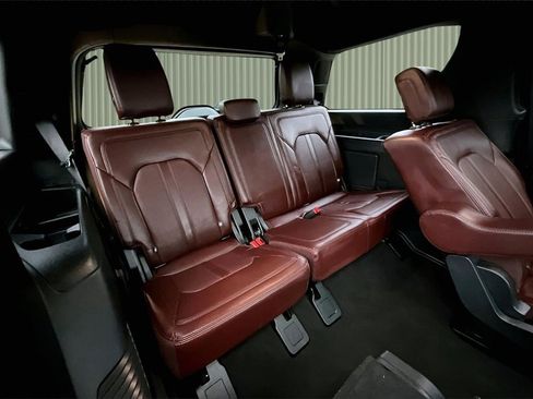 Used 2024 Ford Expedition Limited image 28