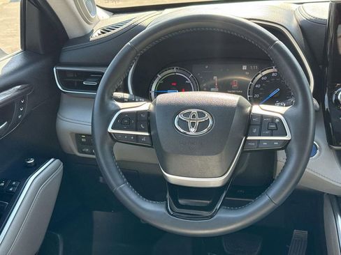 Used 2022 Toyota Highlander Limited image 17