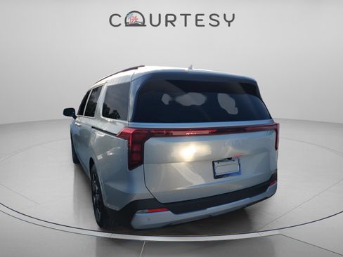 New 2026 Kia Carnival EX image 2