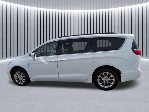 Used 2022 Chrysler Pacifica Touring-L AWD/4WD image 8