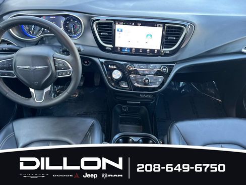 Used 2025 Chrysler Pacifica Select FWD image 13