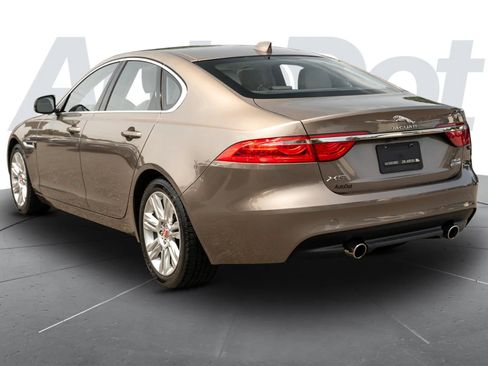 Used 2017 Jaguar XF Premium AWD/4WD image 2
