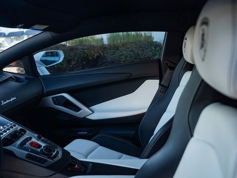 Used 2015 Lamborghini Aventador LP 700-4 image 27
