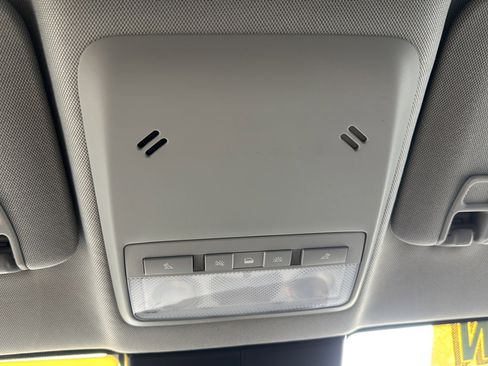 Used 2022 Chevrolet Trax LT w/ Driver Confidence Package image 35