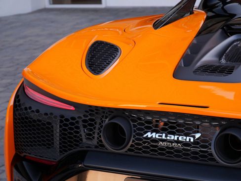 Used 2025 McLaren Artura Spider RWD image 21