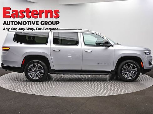 Used 2024 Jeep Wagoneer L Series II RWD image 4