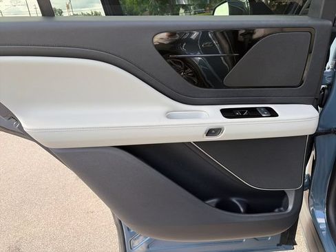 Used 2026 Lincoln Aviator AWD image 27