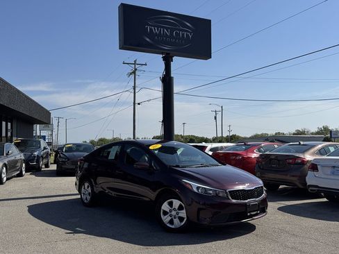Used 2017 Kia Forte LX FWD image 1
