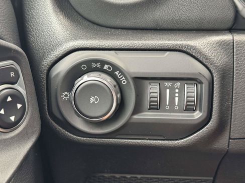 Used 2022 Jeep Wrangler Unlimited Sahara w/ LED Lighting Group AWD/4WD image 24