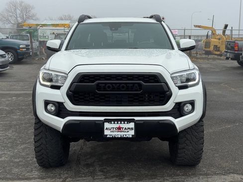 Used 2020 Toyota Tacoma TRD Off-Road image 11