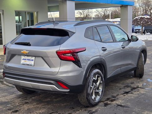 Certified 2025 Chevrolet Trax LT w/ LT Convenience Package image 10