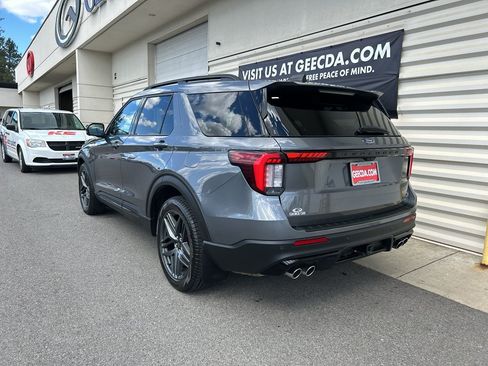 Used 2025 Ford Explorer ST AWD/4WD image 6
