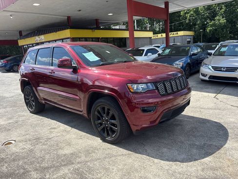 Used 2019 Jeep Grand Cherokee Altitude AWD/4WD image 2