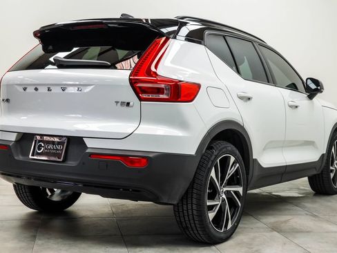 Used 2021 Volvo XC40 T5 R-Design w/ Protection Package Premier AWD/4WD image 12